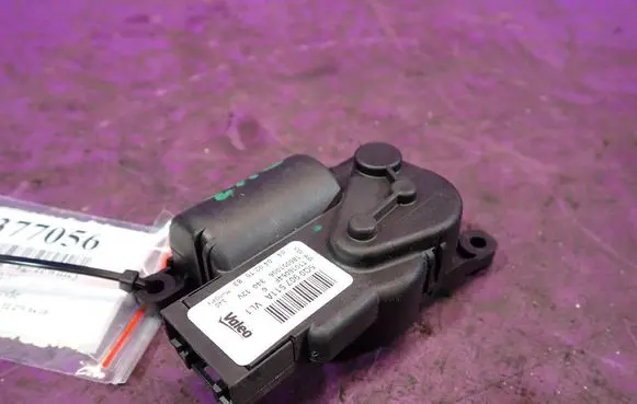 Volkswagen Golf VII A/C air flow flap actuator/motor 