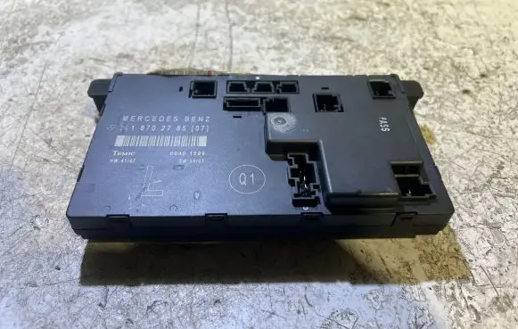 Mercedes-Benz E W211 Door control unit/module 2118702785 00401599