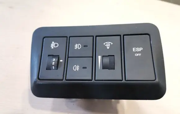 Hyundai Santa Fe Headlight level height control switch 201003963