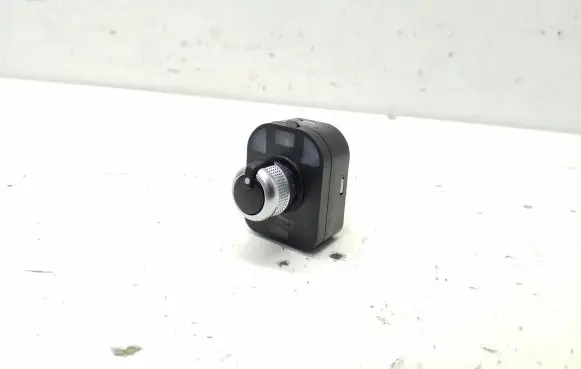 Wing mirror switch