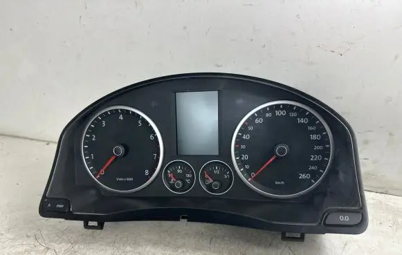 Volkswagen Tiguan Speedometer (instrument cluster) 5N0920870C V0004000