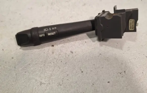 Volvo V70 Indicator stalk 30658618