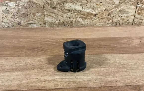 Volvo V50 Radiator mount bracket 3M5H8125AC