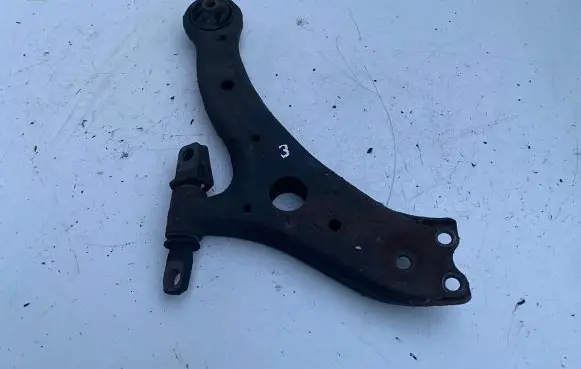 Toyota Previa (XR30, XR40) II Front lower control arm/wishbone