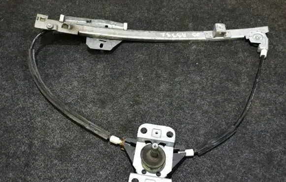 Volkswagen PASSAT B3 Sliding door window regulator with motor 357839401