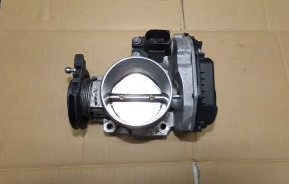 Volkswagen PASSAT B5 Throttle valve 058133063M