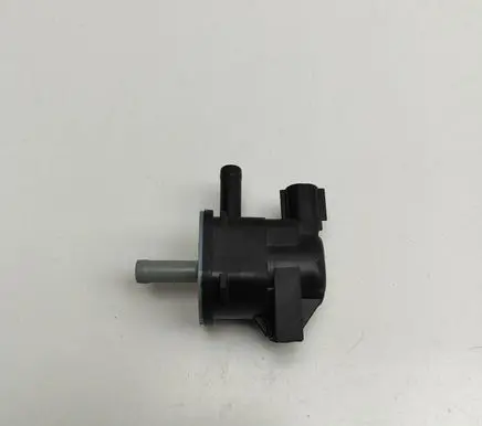 Engine mount vacuum valve