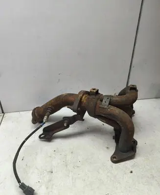 Toyota Avensis T220 Exhaust manifold