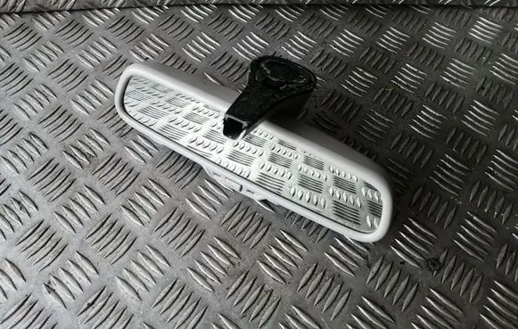 Rear view mirror (interior)