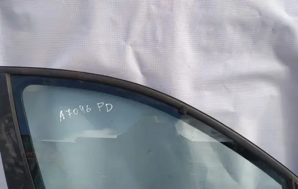 Fiat Marea Front door window glass four-door