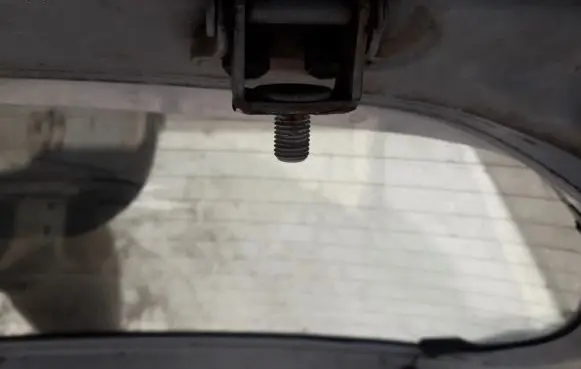 Toyota Yaris Tailgate/trunk/boot hinge