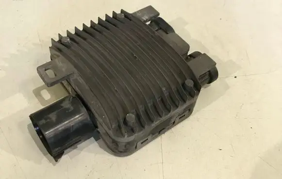 Coolant fan relay