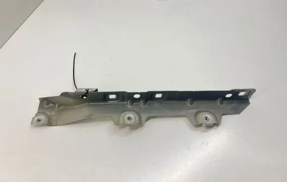 Fender mounting bracket