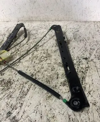 BMW X3 E83 Front window lifting mechanism without motor