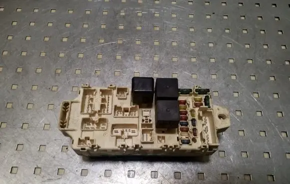 Mitsubishi Pajero Fuse module MR445951B