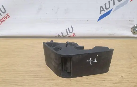 Radiator mount bracket