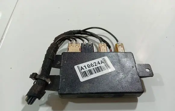 Audi A6 S6 C5 4B Antenna control unit RT59Z019000 RT59Z019-000