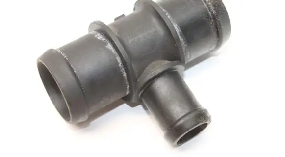 Volkswagen PASSAT B7 Engine coolant pipe/hose