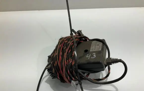 Mercedes-Benz E W211 iPod connector socket B67824252 HW1706 SV2006