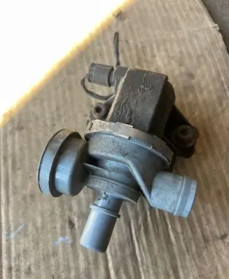 BMW 5 G30 G31 G38 Fuel tank valve 7410953