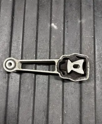 Land Rover Evoque I Engine mount bracket 6G926P082 30680474