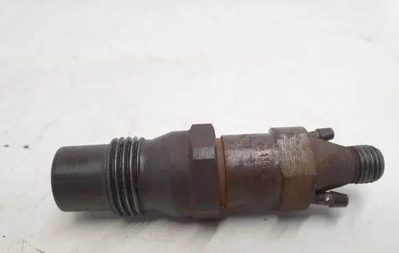 Volkswagen Multivan T4 Fuel injector 068130202