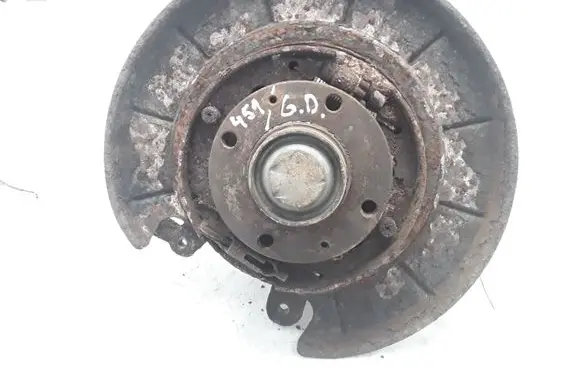 Rear wheel hub spindle/knuckle