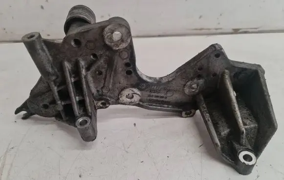Volkswagen Touareg I Fuel pump bracket 059130147N