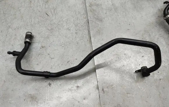 Volkswagen Touareg II Engine coolant pipe/hose 059121050