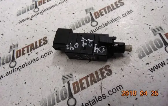 Mercedes-Benz E W211 Brake pedal sensor switch A0015454009