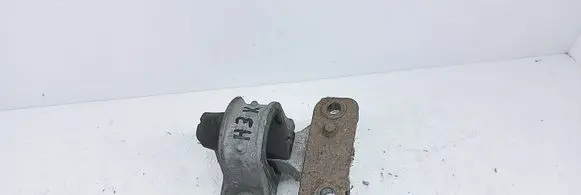 Honda CR-V Engine mount bracket