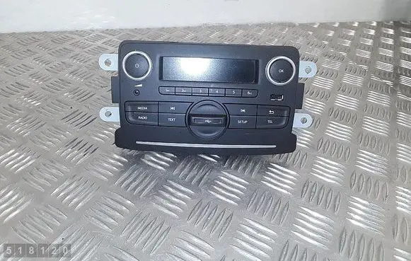 Renault Sandero II Radio/CD/DVD/GPS head unit 0150147711