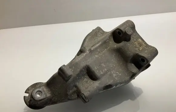 Mercedes-Benz E W212 Engine mounting bracket A6512233504 6512233504
