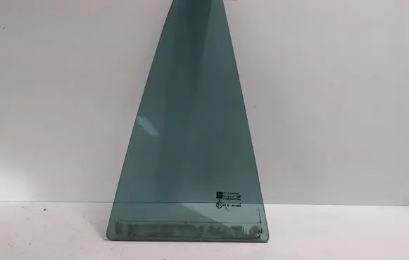 Opel Astra H Rear vent window glass 