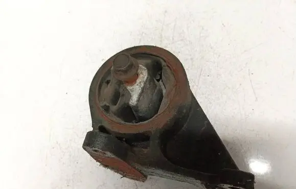 Jeep Cherokee Engine mount bracket 200ad
