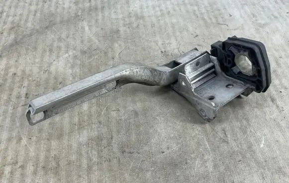 BMW 5 F10 F11 Radiator mount bracket 7211161 7207151 7186513