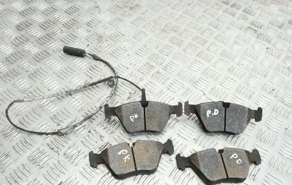 BMW 5 E39 Brake pads (front) 