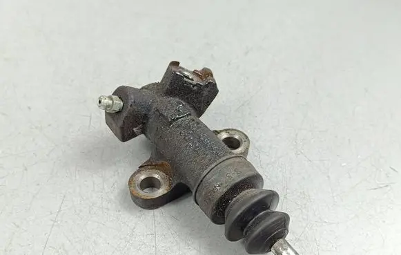 Clutch slave cylinder