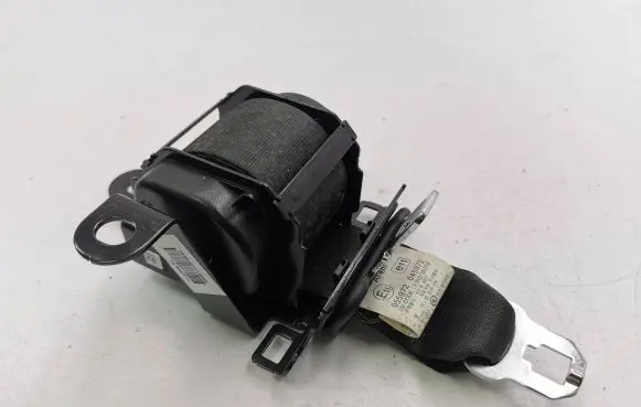 Middle seatbelt (rear)