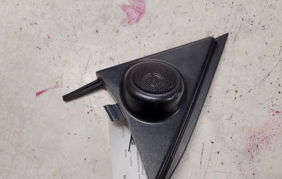 Front door high frequency speaker