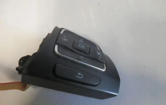Volkswagen Jetta VI Steering wheel buttons/switches 5C0959537A