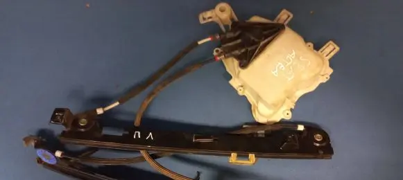 Seat Altea Front door window regulator motor 5P0837401J