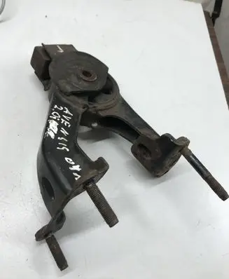 Toyota Avensis T250 Engine mount bracket 123710R010