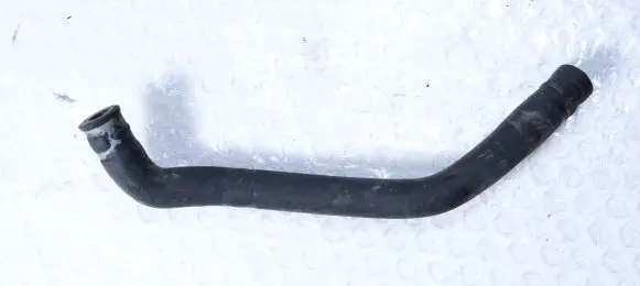 Audi A4 S4 B5 8D Engine coolant pipe/hose 050121108B