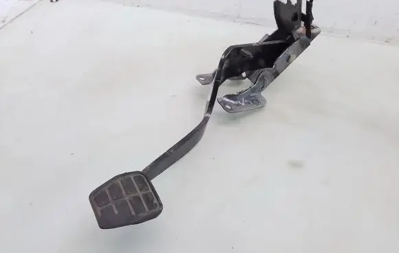 Mitsubishi Colt Brake pedal