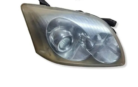 Toyota Avensis T250 Headlight/headlamp 0543