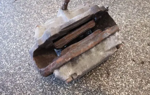 Mercedes-Benz CLS C219 Front brake caliper
