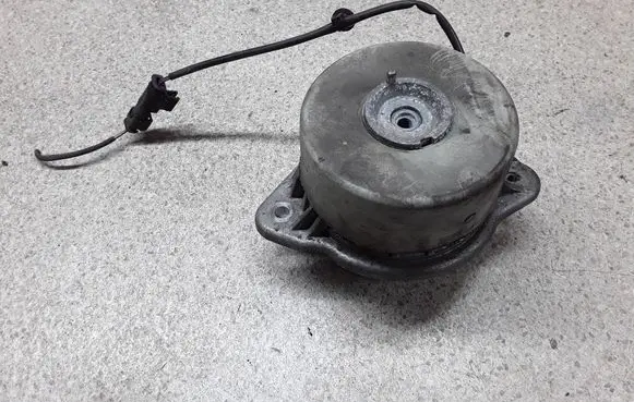 Mercedes-Benz S W222 Engine mount bracket A2222407117