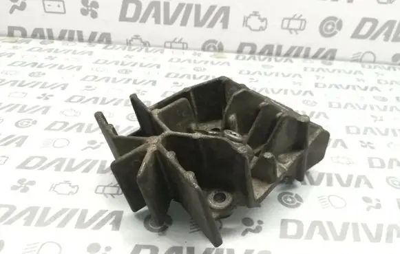 Renault Megane II Engine mounting bracket 8200771226