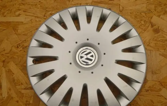 Volkswagen PASSAT B6 R16 wheel hub/cap/trim 3C0601147B